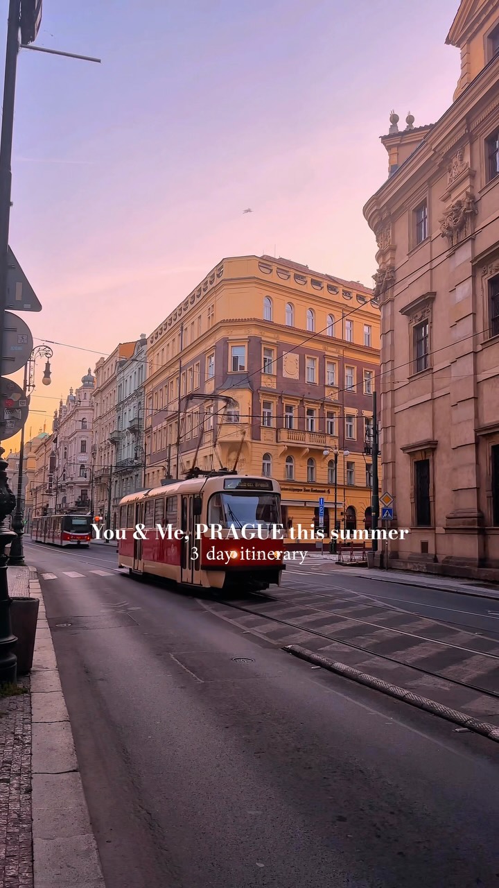 Veronika | Travel Content Creator, Klementinum | Prohlídky Barokní knihovna a Astronomická věž