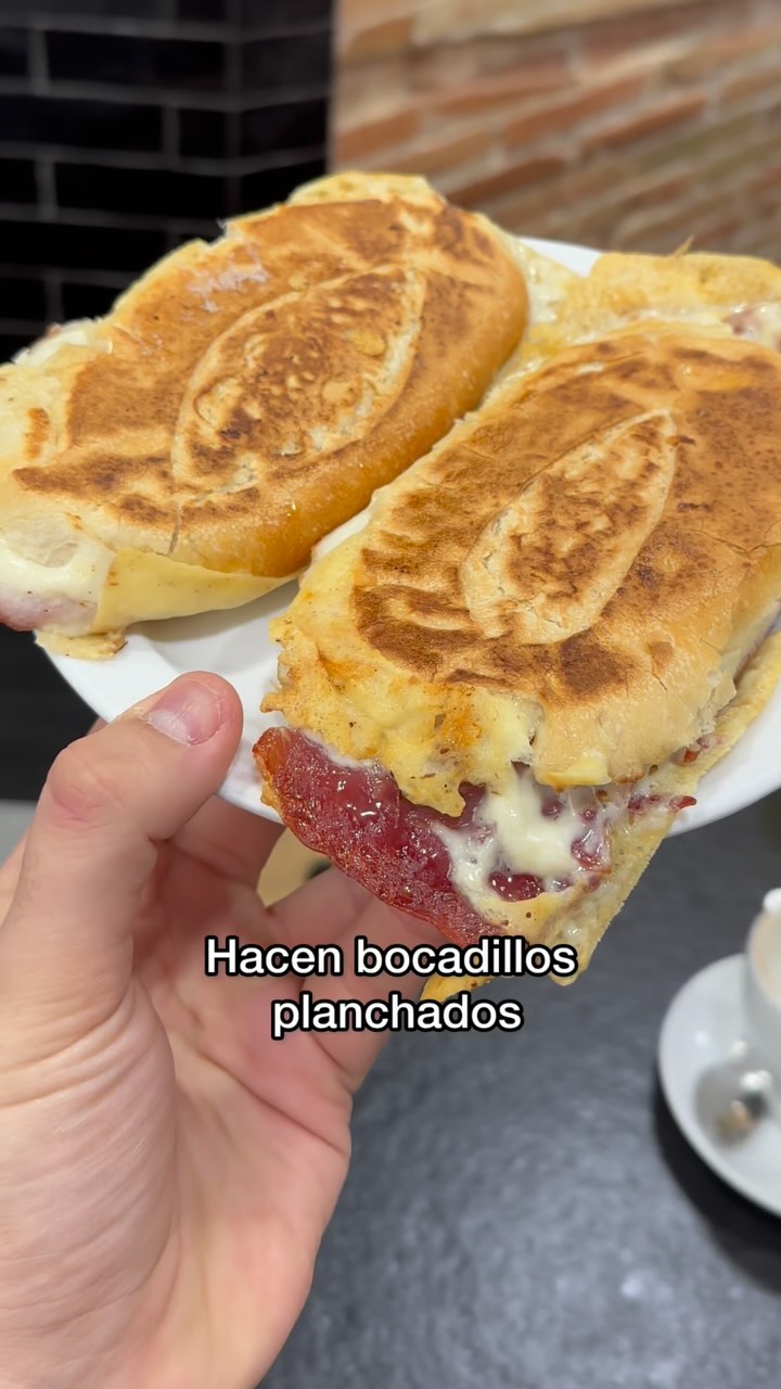 Top food BCN ⭐️ by Cristian Sánchez, Frankfurt Sant Jaume