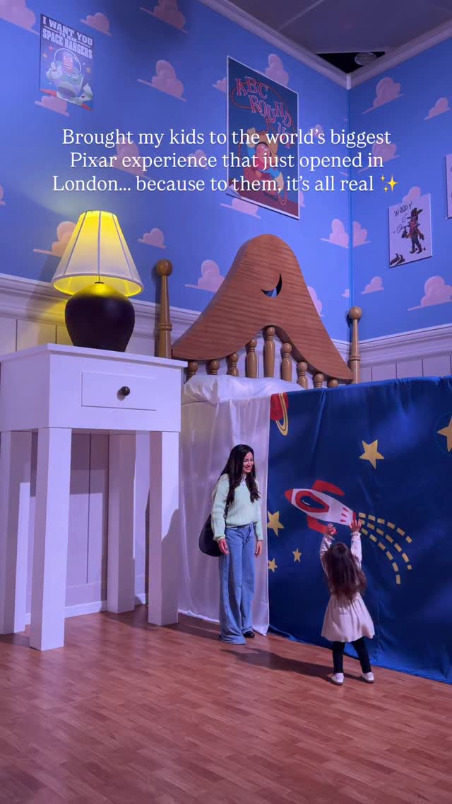 Caila Quinn Burrello 🌹, Mundo Pixar Experience