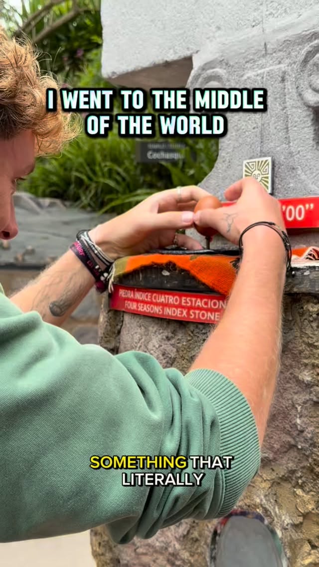 Marek ☀️ solo traveling the world 🌍, Middle of the World City