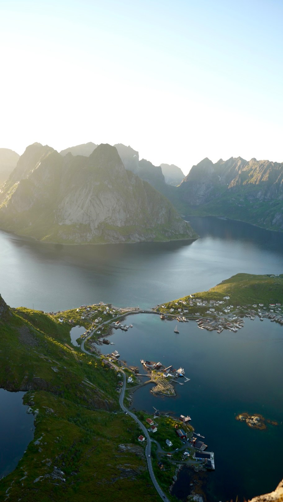 Roza | voyages & lifestyle, Sakrisøya