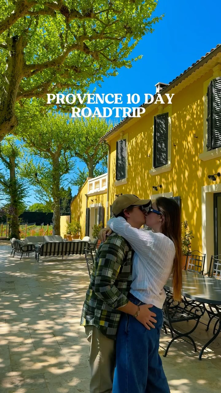 Adelina & Anthony ✈︎ Travel Bloggers, Palais des Papes