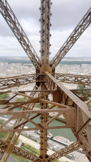 Mariana & Florian Pouteau • Travel Creators, Eiffel Tower