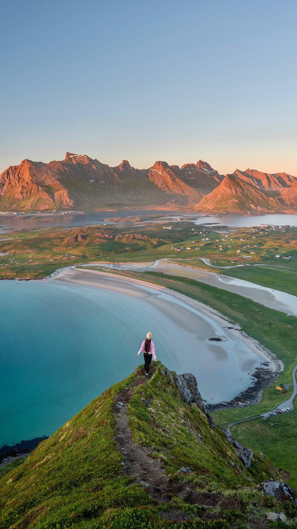 Claire ✨ | Aesthetic Travel & Blooms | 📍Rhossili, Gower, Wales, Flakstadøya