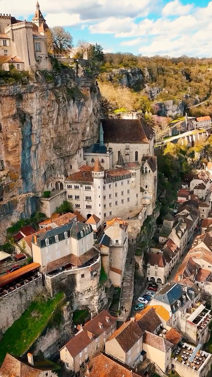 Kenneth Albert📍Barcelona, Rocamadour