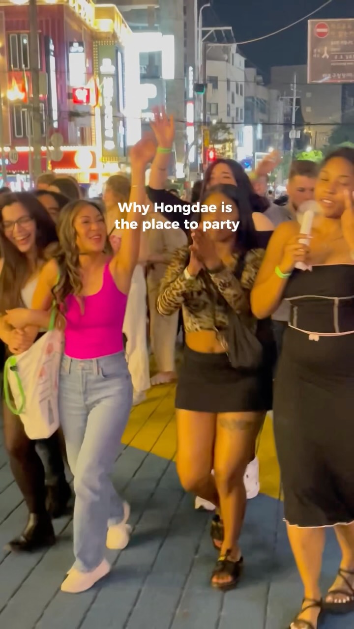 THE SEOUL PUB CRAWL [official], Hongdae Shopping Street