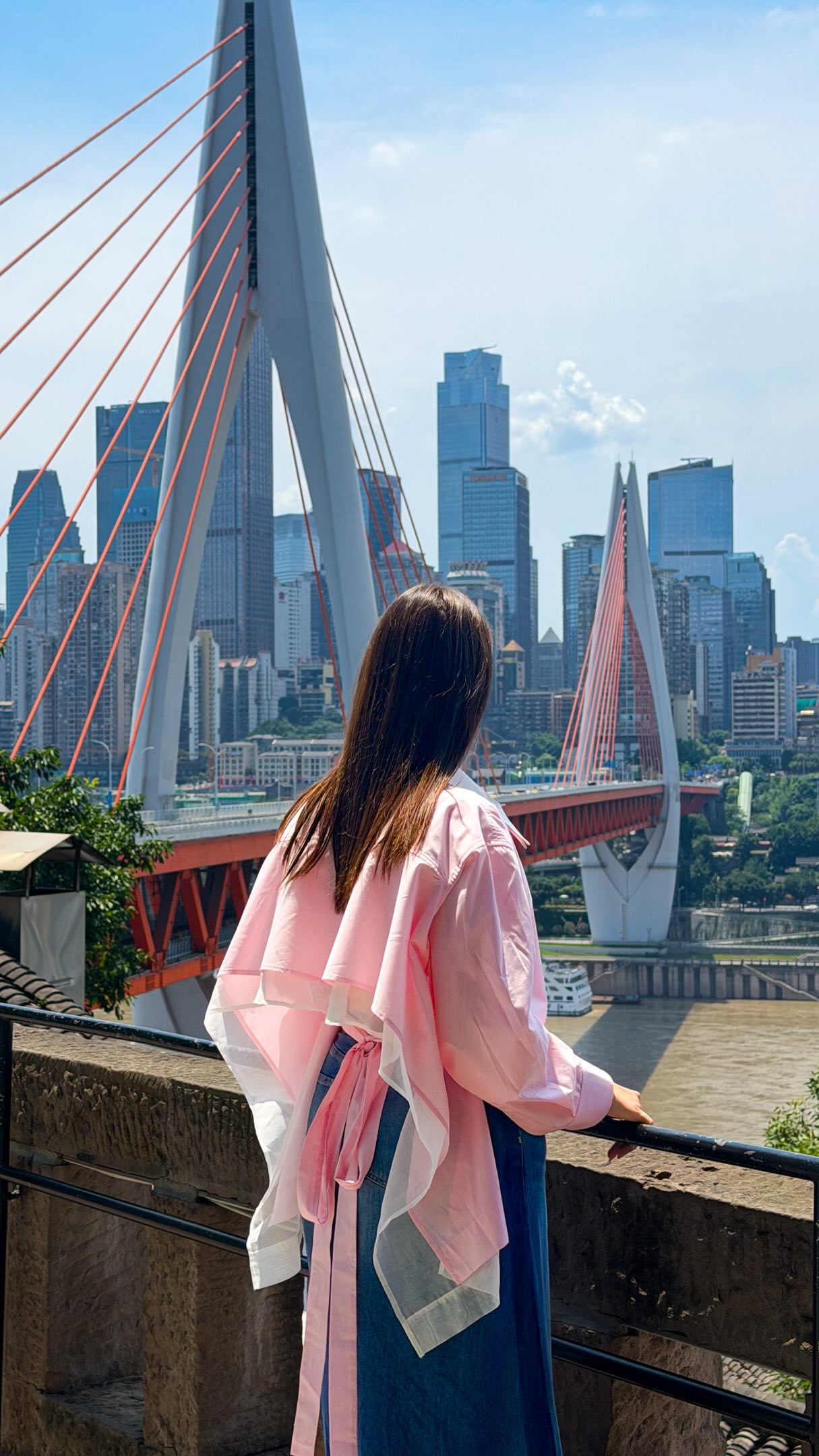 Mălina | 📍Dubai 🇦🇪 | Travel & Coffee, Chongqing Hongyadong （Northwest Gate）