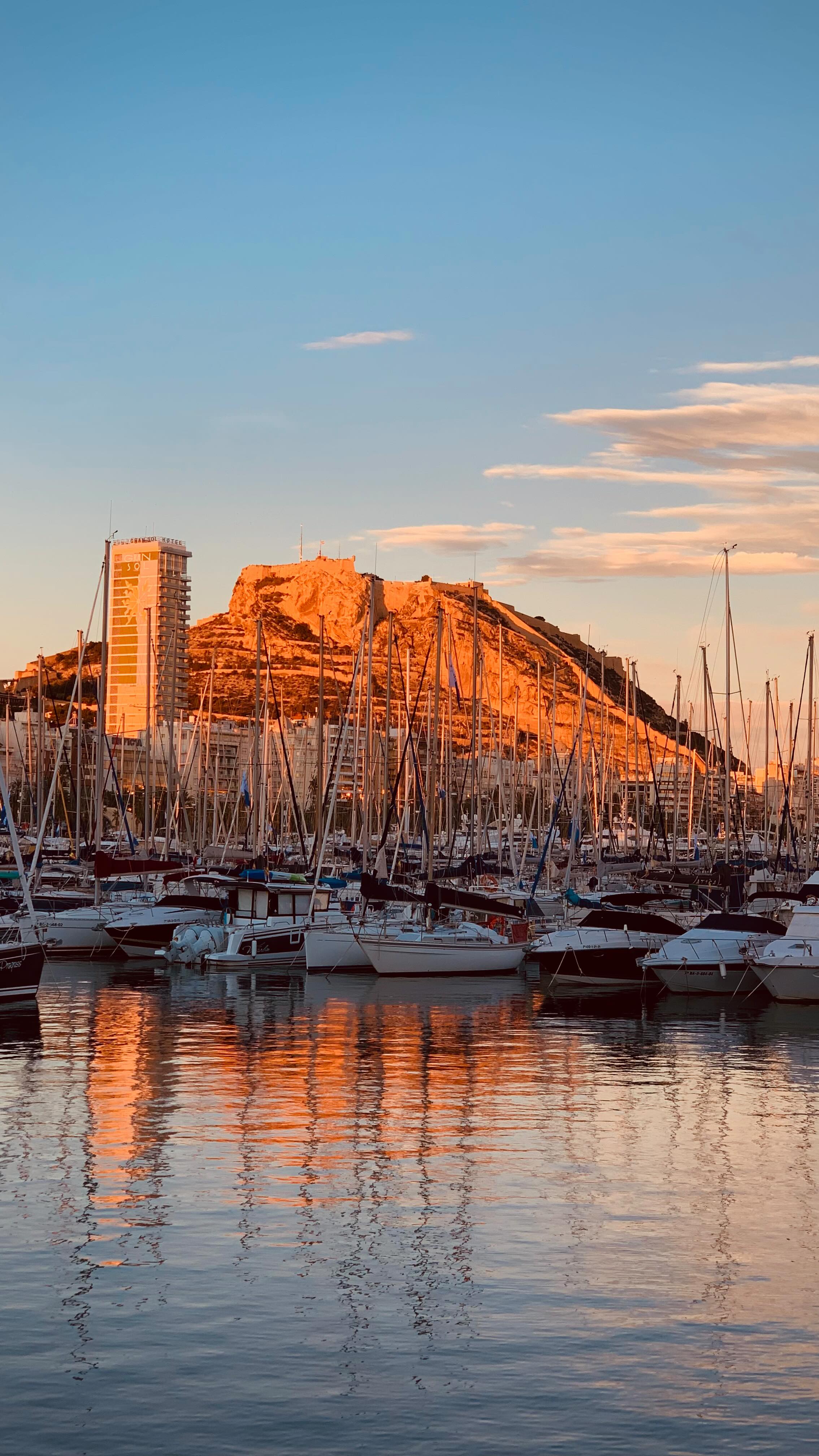 Rubén García ✈︎ Travel Content Creator, La Cruz de Benidorm