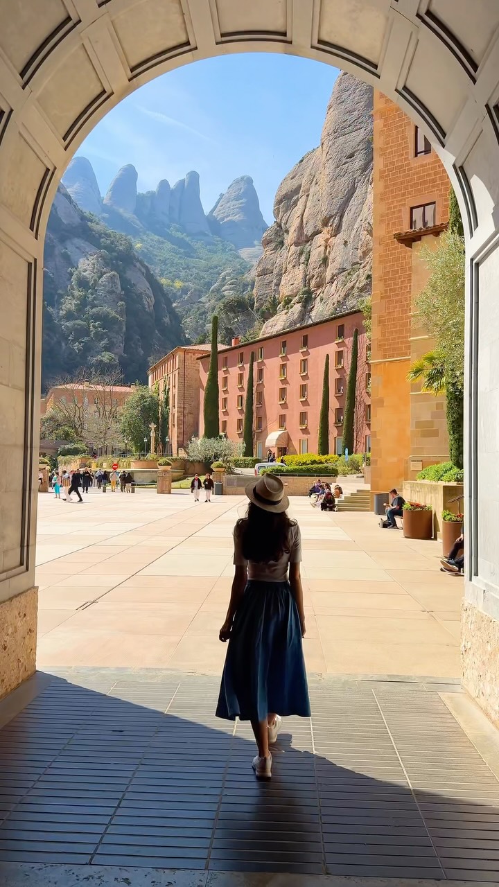 Günay Mustafayeva | Berlin Photographer, Santa Maria de Montserrat Abbey