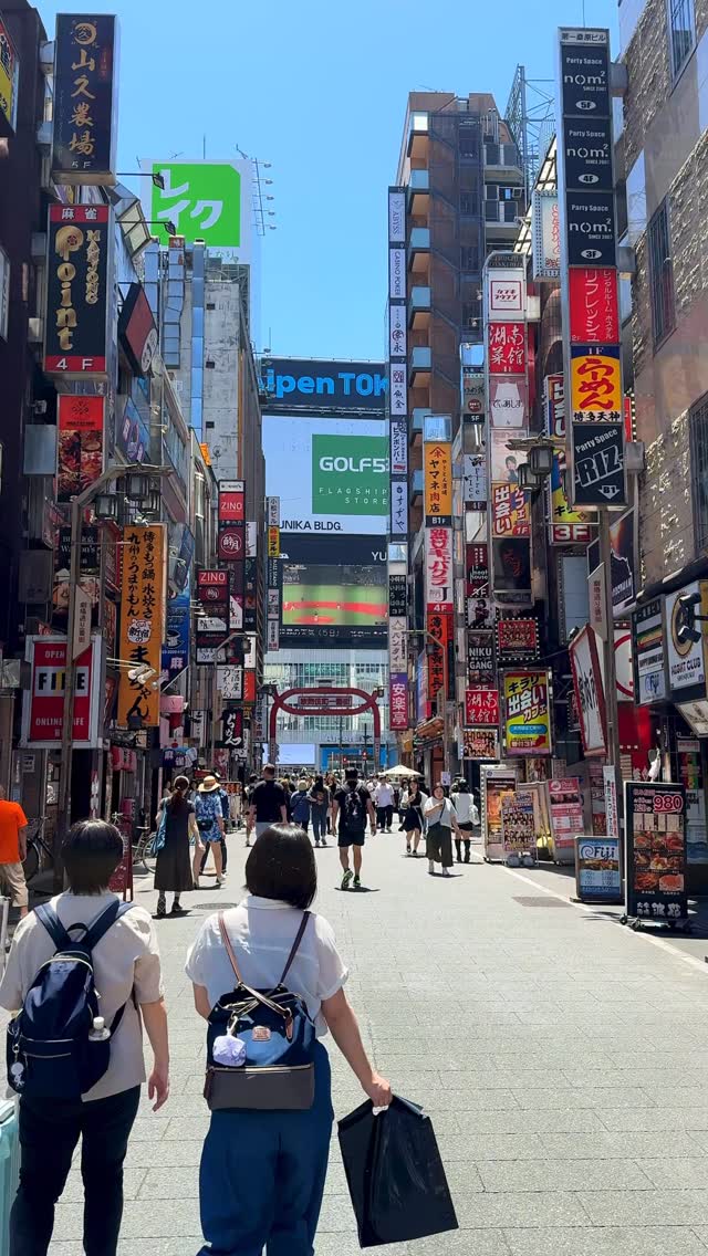 Min Kwak | Travel Creator | USA, Shibuya Scramble Crossing