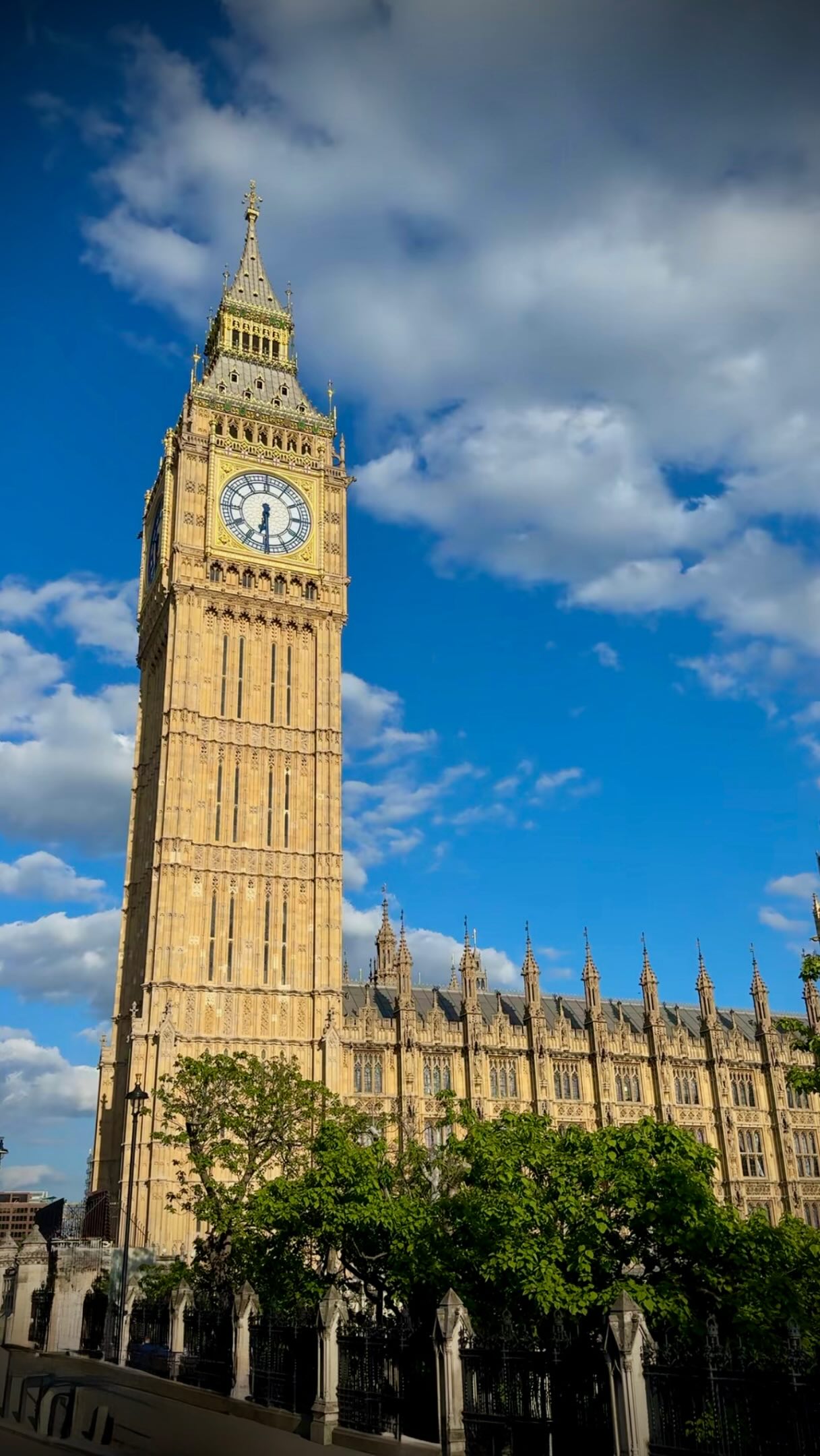 Jordan and Emily Dean | Travel Couple, Big Ben