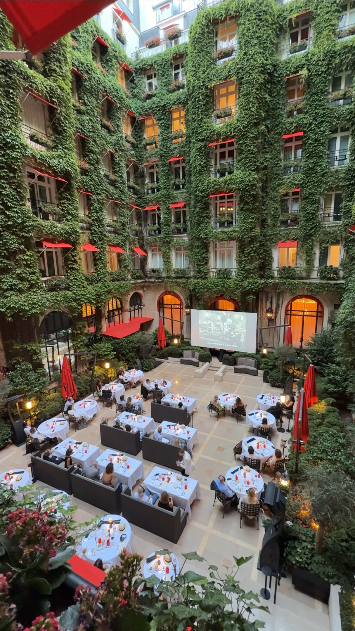 Hôtel Plaza Athénée, Hôtel Plaza Athénée