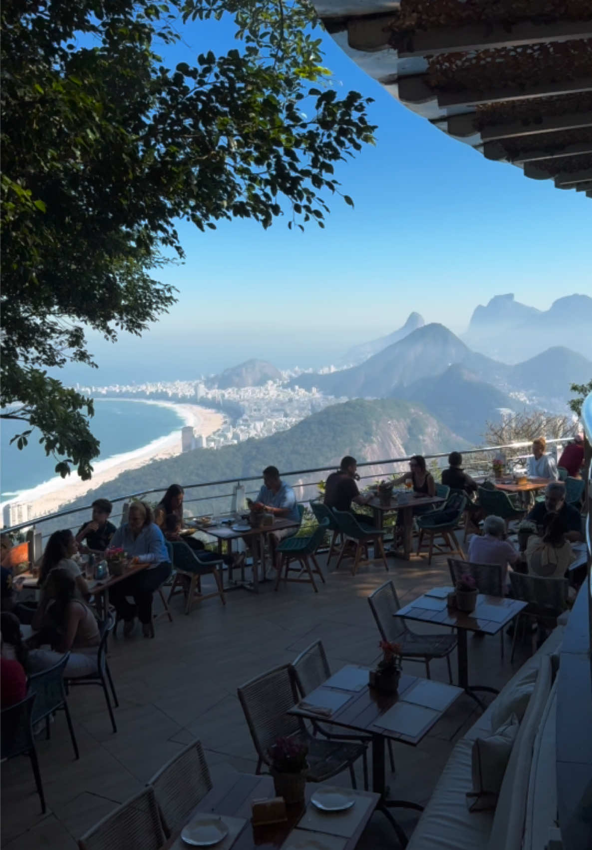 Clássico Beach Club, Sugarloaf Mountain