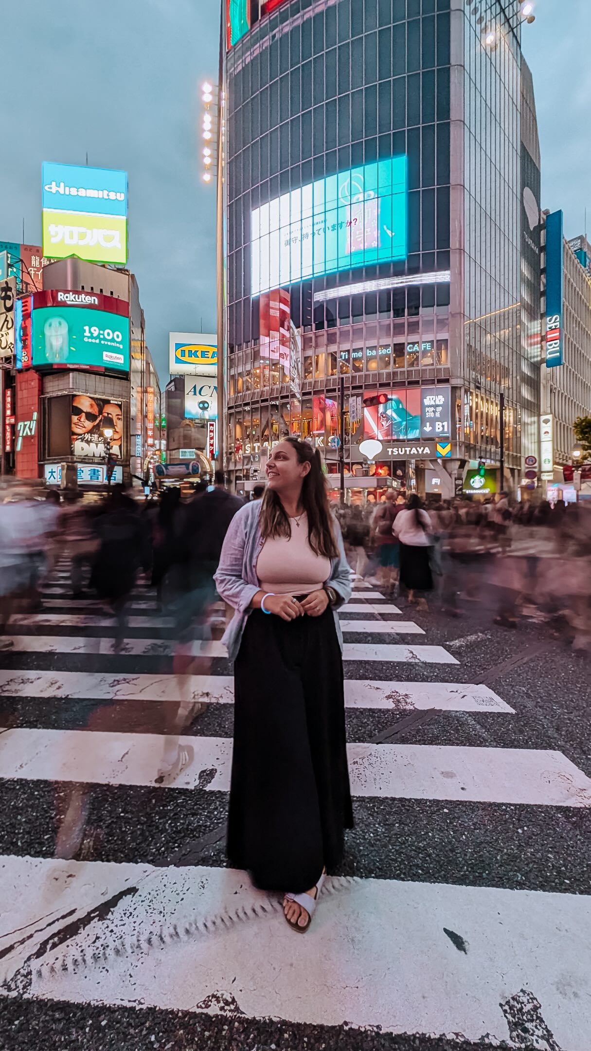TOTI & ALE | UK TRAVEL CONTENT CREATORS 🇬🇧, Shibuya Scramble Crossing