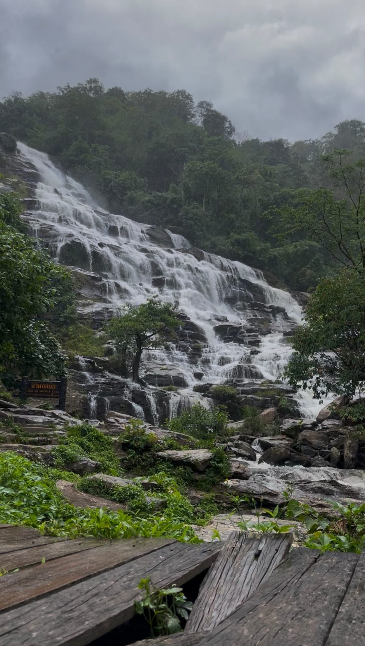 ชี วิ ต อิ ส ร ะ, Mae Ya Waterfall