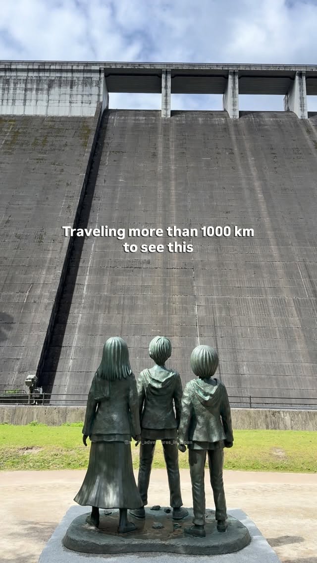 Mari 🇮🇹 • Japan Travel, Hita Attack on Titan dam statue