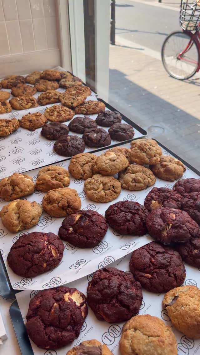 EMMA | London travel blogger, Floozie Cookies