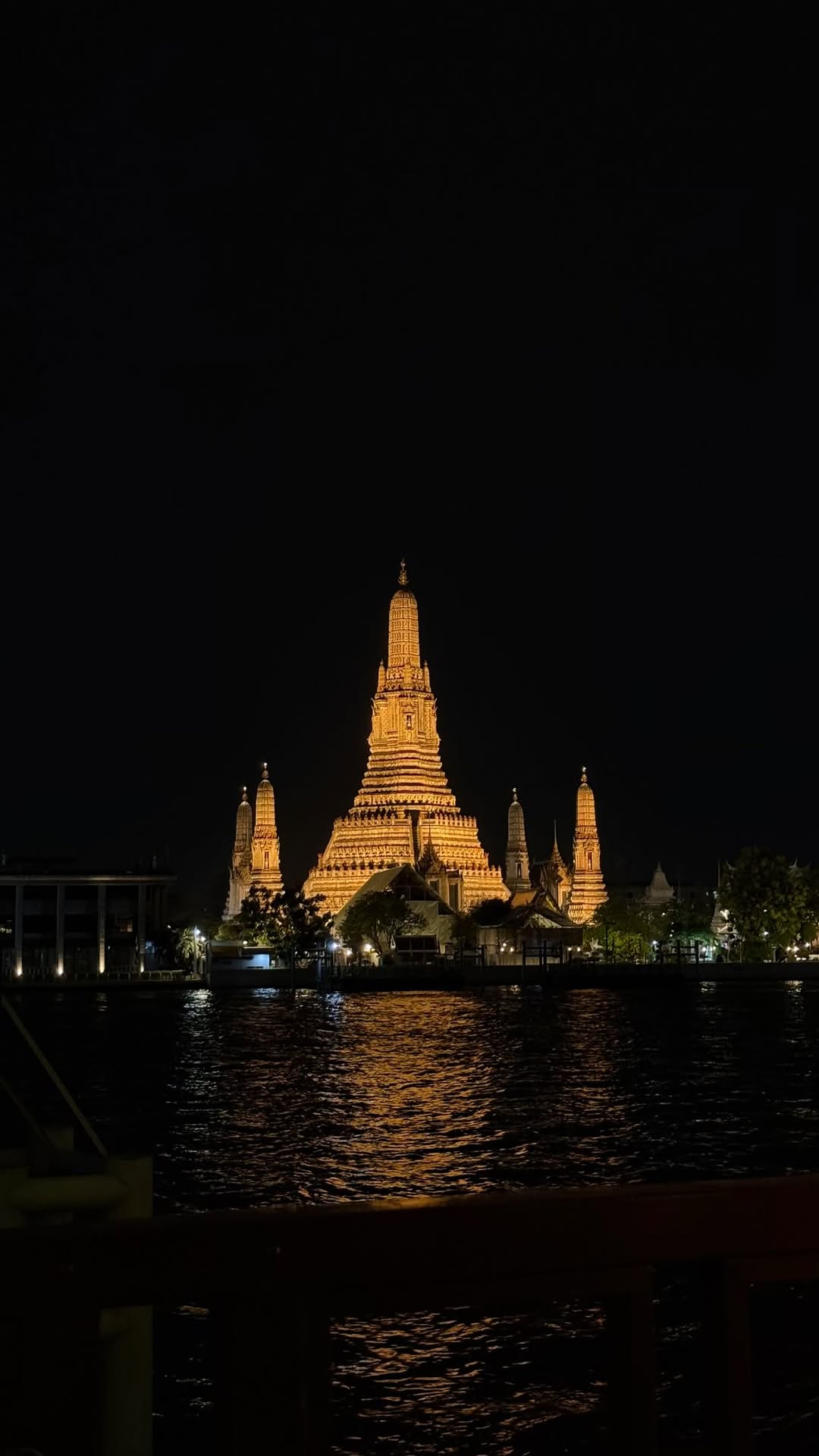 Saffira, Wat Arun Ratchawararam Ratchawaramahawihan