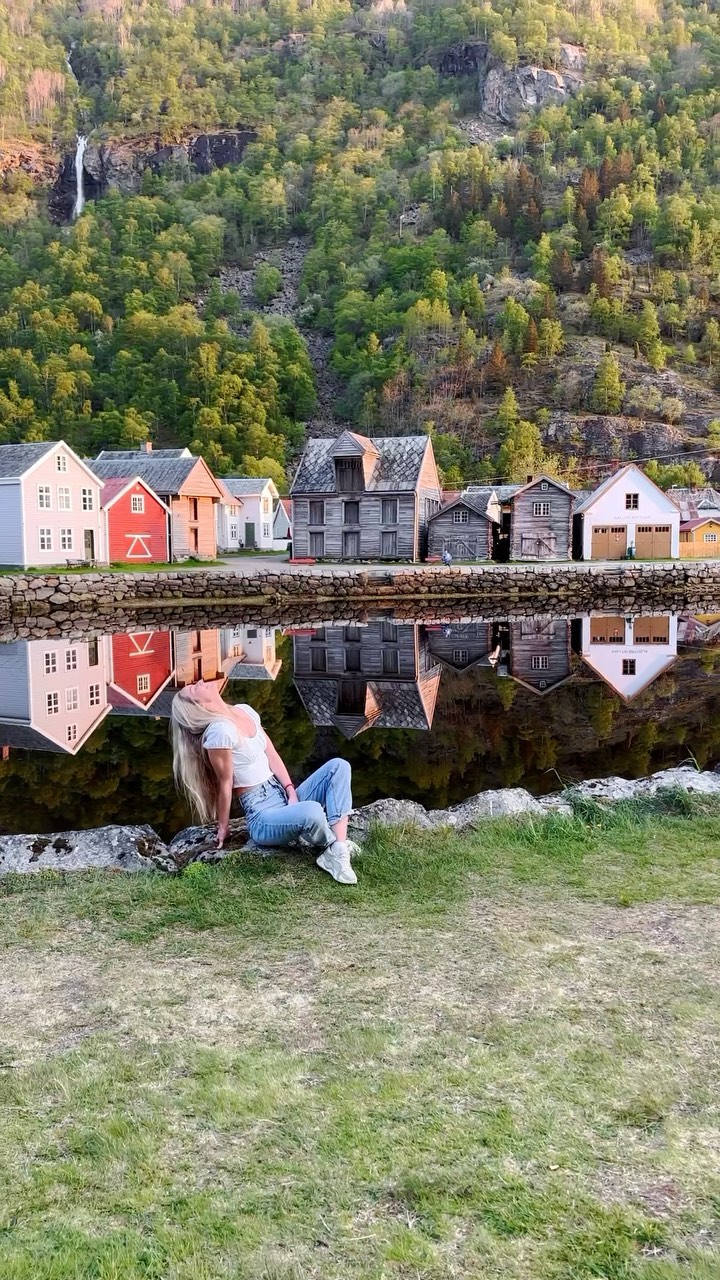 Marie Lokreim 🏔️ Hiking & Travel, Sognefjord