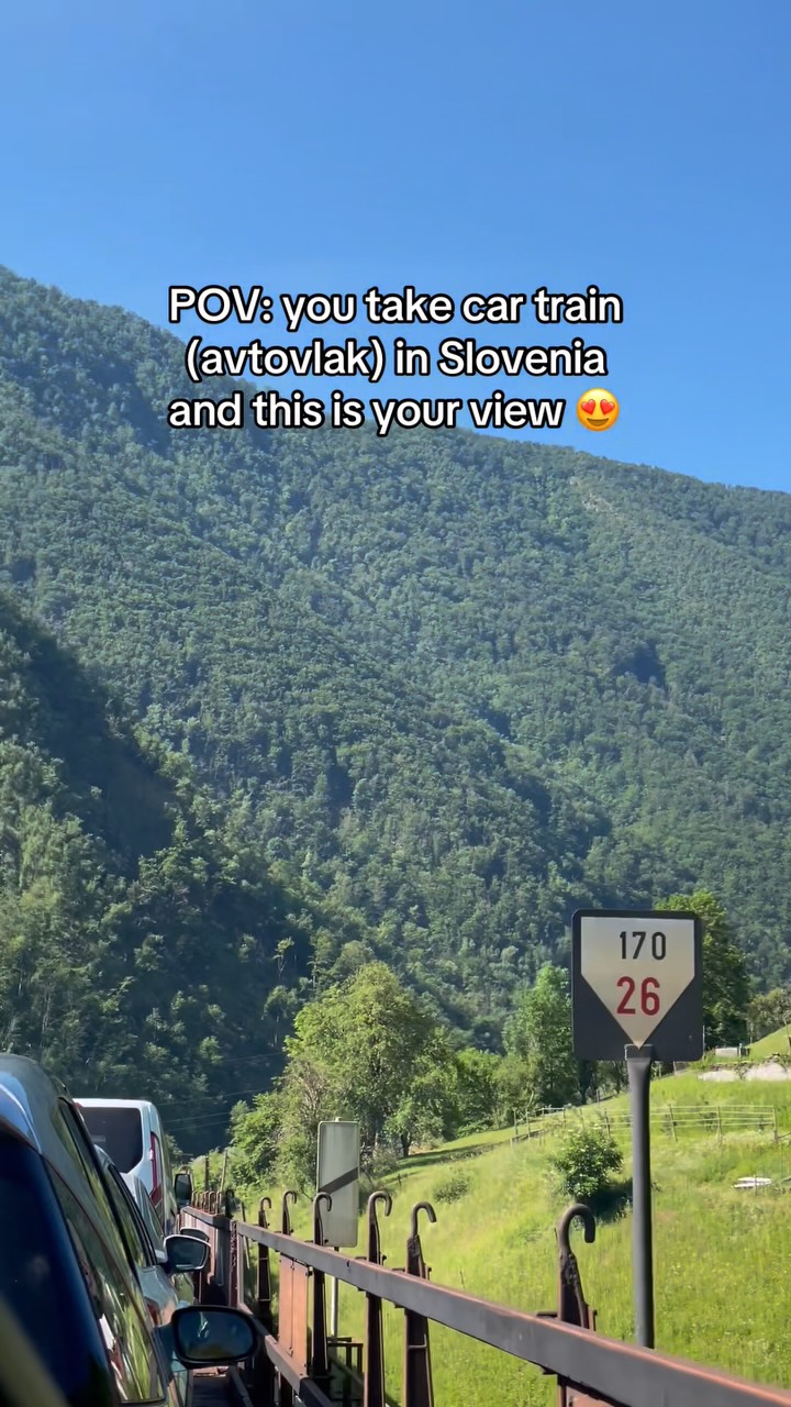 Sara 🦄 | Travel & Eating Cakes, Soča