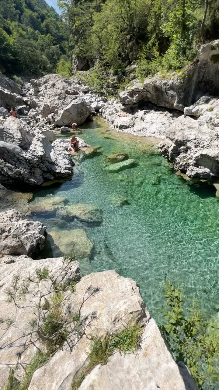 Valentina - quella delle fughe da Milano, Pozze Smeraldine