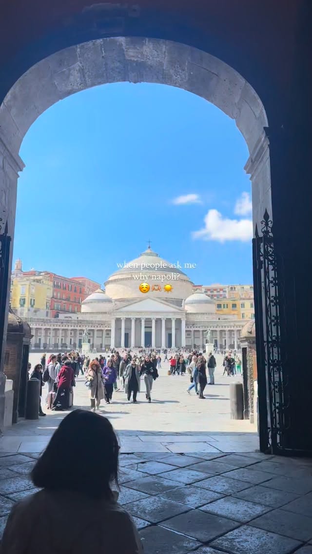 Mario and Gabriella, Piazza del Plebiscito