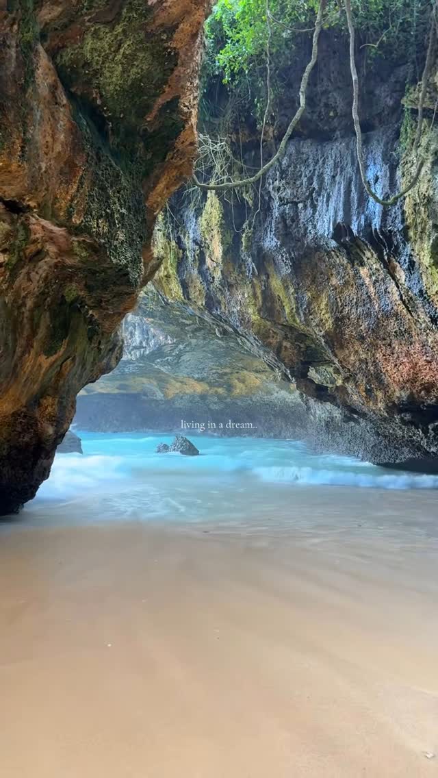 BALI LIVIN', Uluwatu Temple