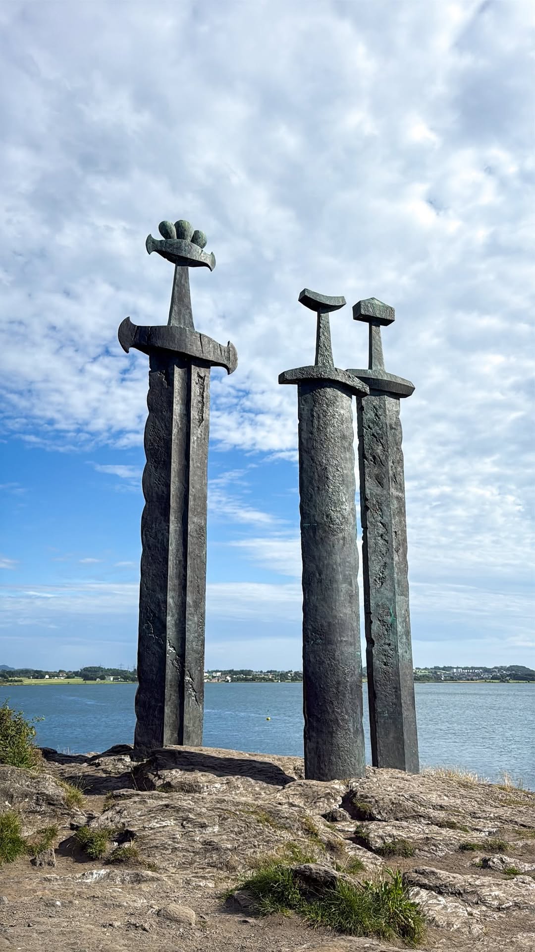 Andrew & Alice | Iceland, Norway & Nordic Travel ❄️🏔️, Sverd i fjell