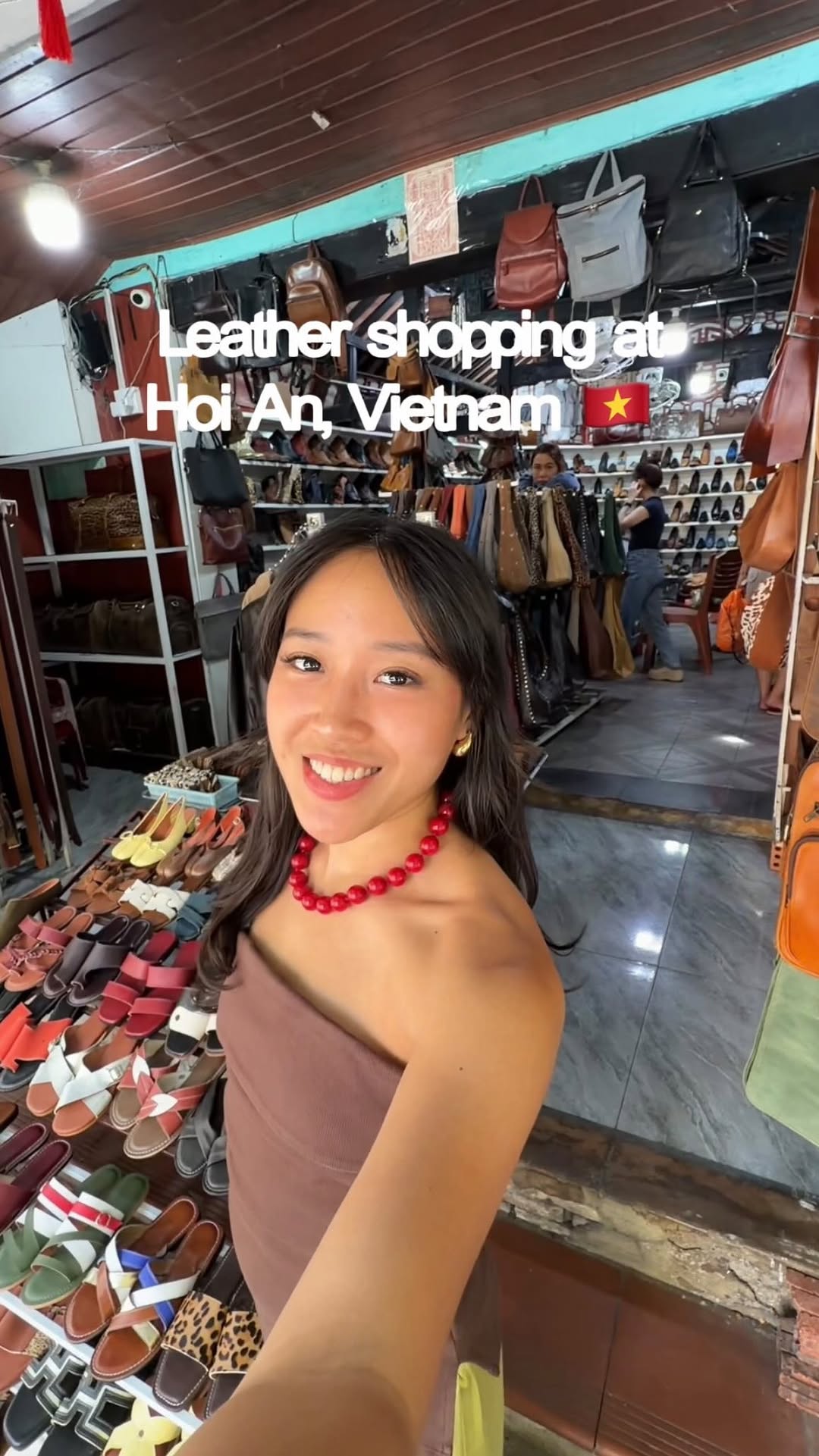 Geia Mendoza, Dong Chau leather shop