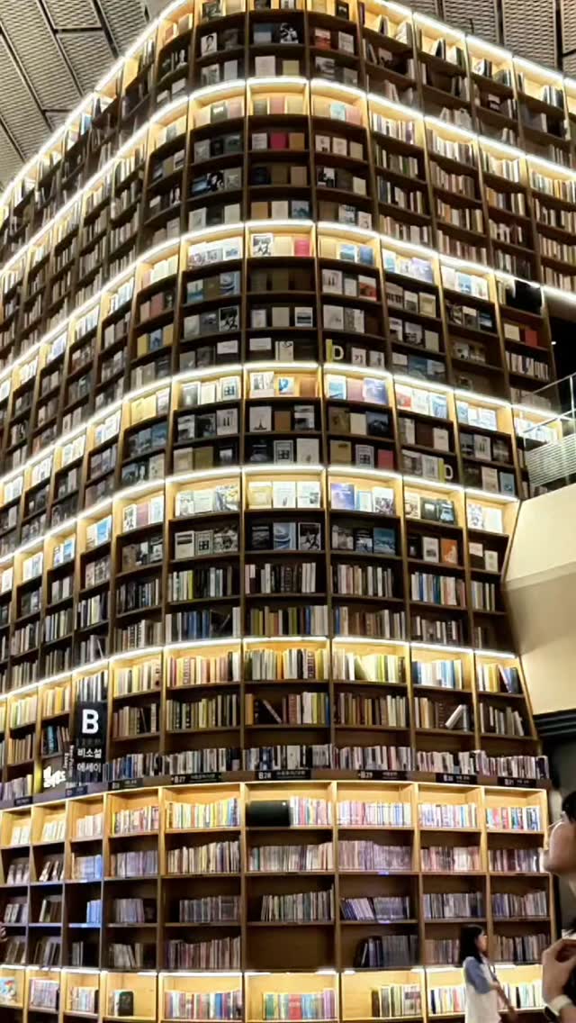 Custom private tour 🤫 · Slow walk🚶· Hidden spots🔍, Starfield Library
