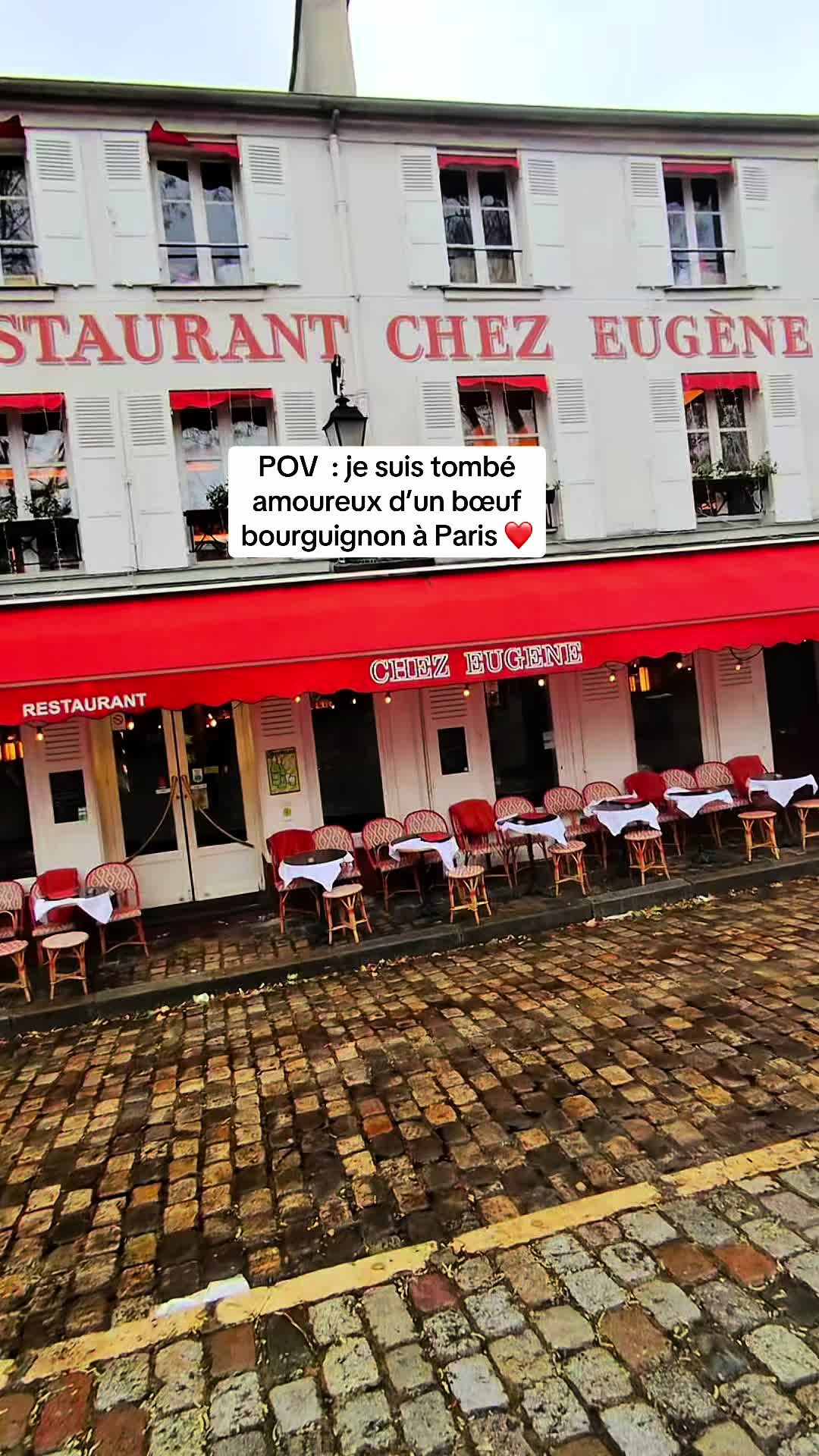 UN MEC CHILL, Place du Tertre