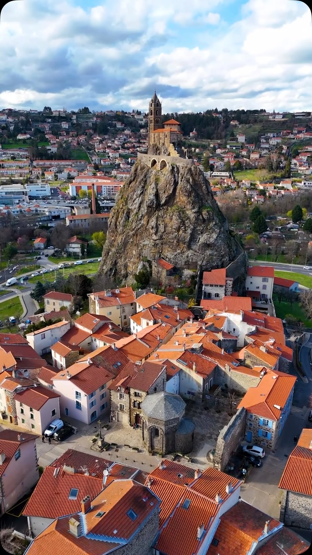Kenneth Albert📍Barcelona, Le Puy