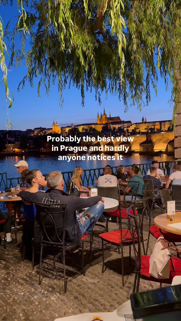 🙋🏻‍♀️Maira | UGC | 🌍 Prague, Food & Travels, Charles Bridge