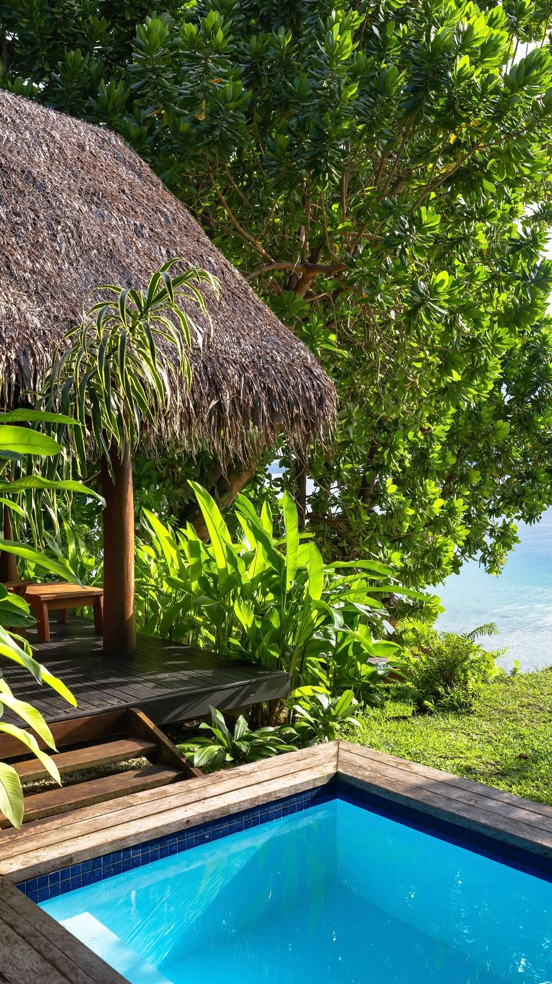 Aore Island Resort, Champagne Beach