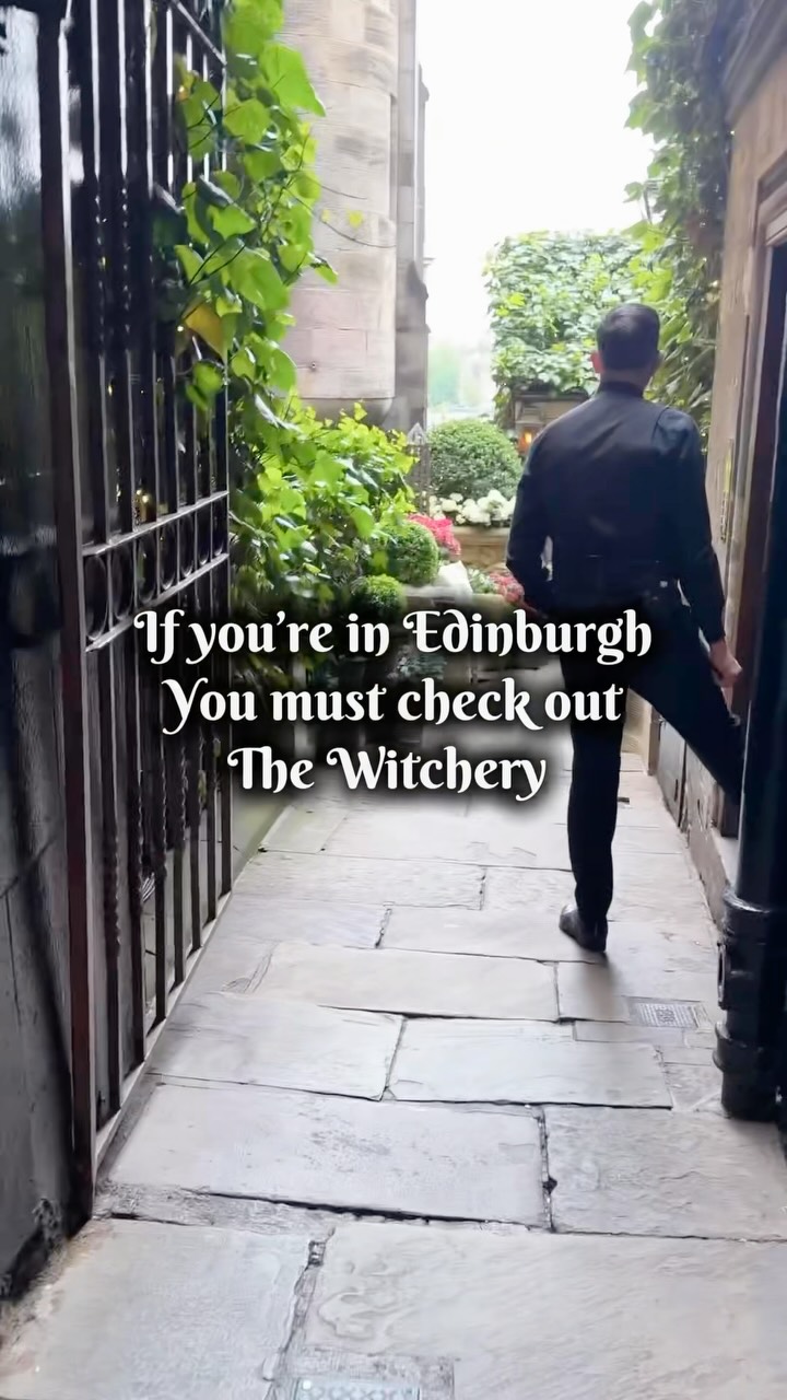 CatWitchLadies, Edinburgh Castle