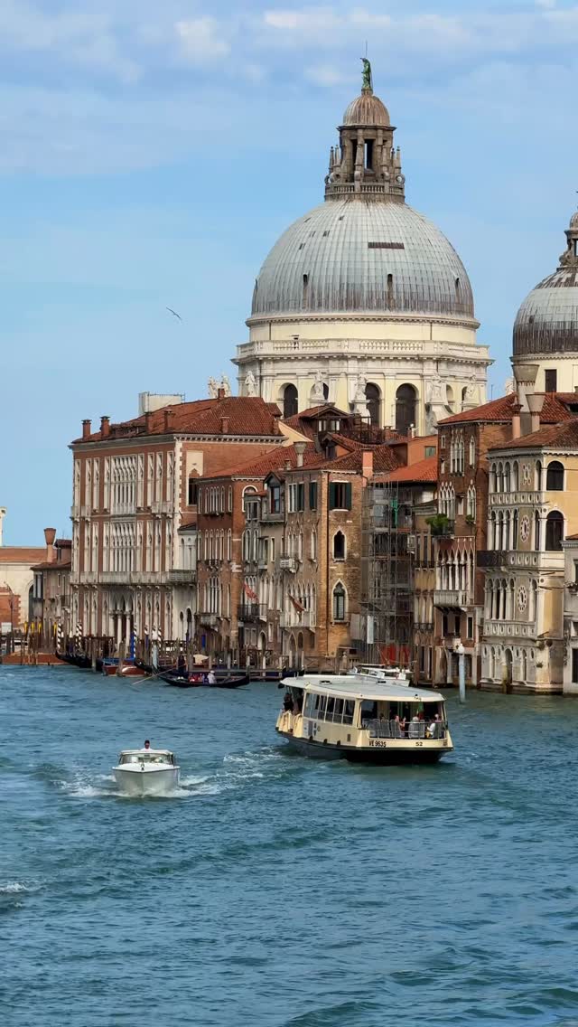Min Kwak | Travel Creator | USA, Bridge of Sighs