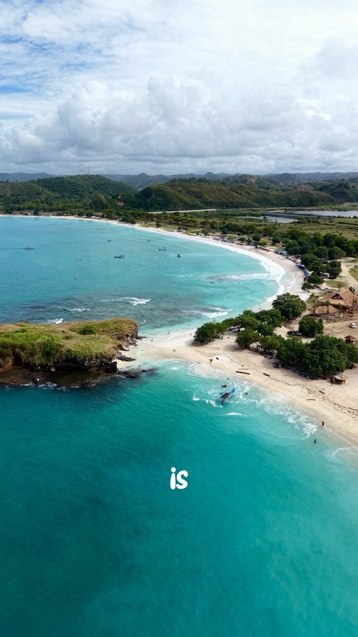 Travel & Lifestyle Creator + Tips for The-SavvyTourist.com, Tanjung Aan Beach