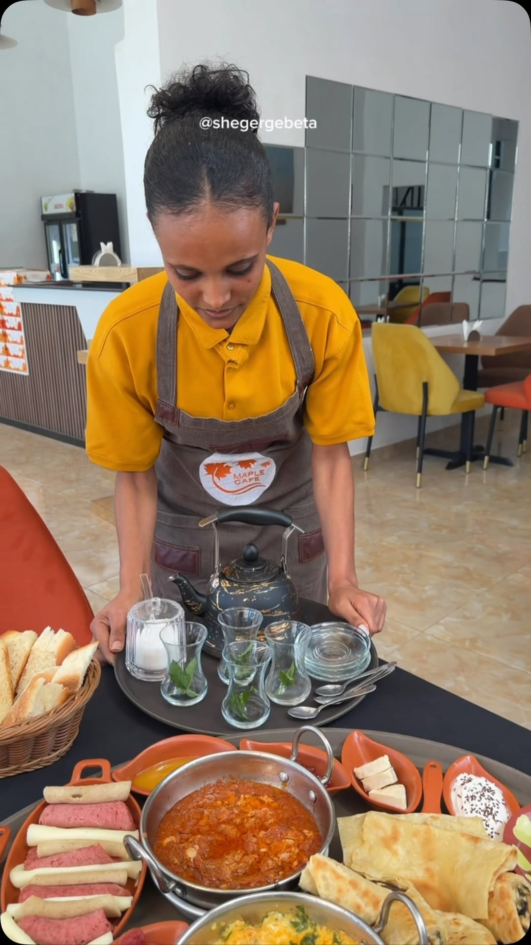 ሸገር ገበታ | Ethiopian Local Guide, Maple Cafe
