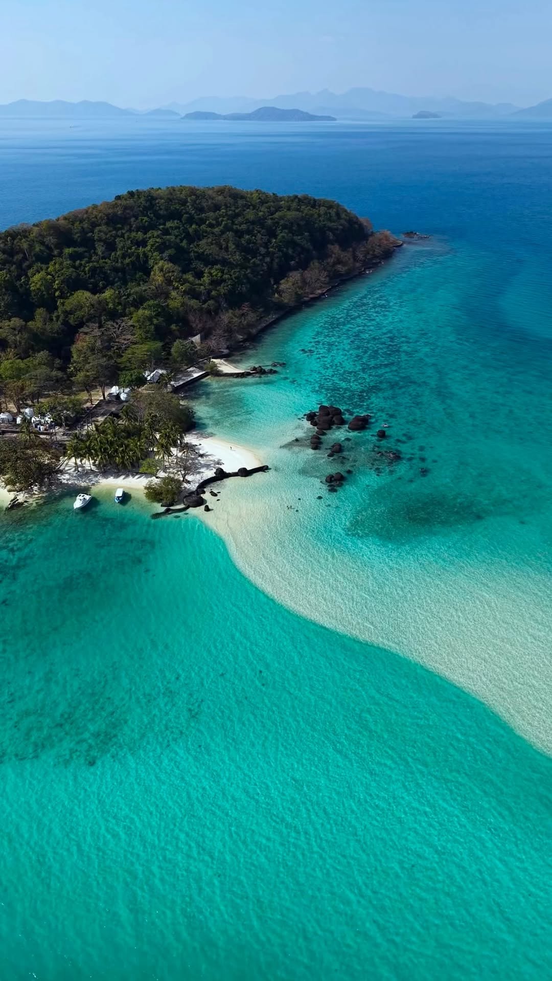 Jenni ☼ travel & hotel content creator, Phi Phi Islands
