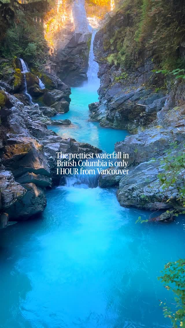 Leah Nicole - Hiking & Travel 🌲🥾✈️, Mamquam Falls