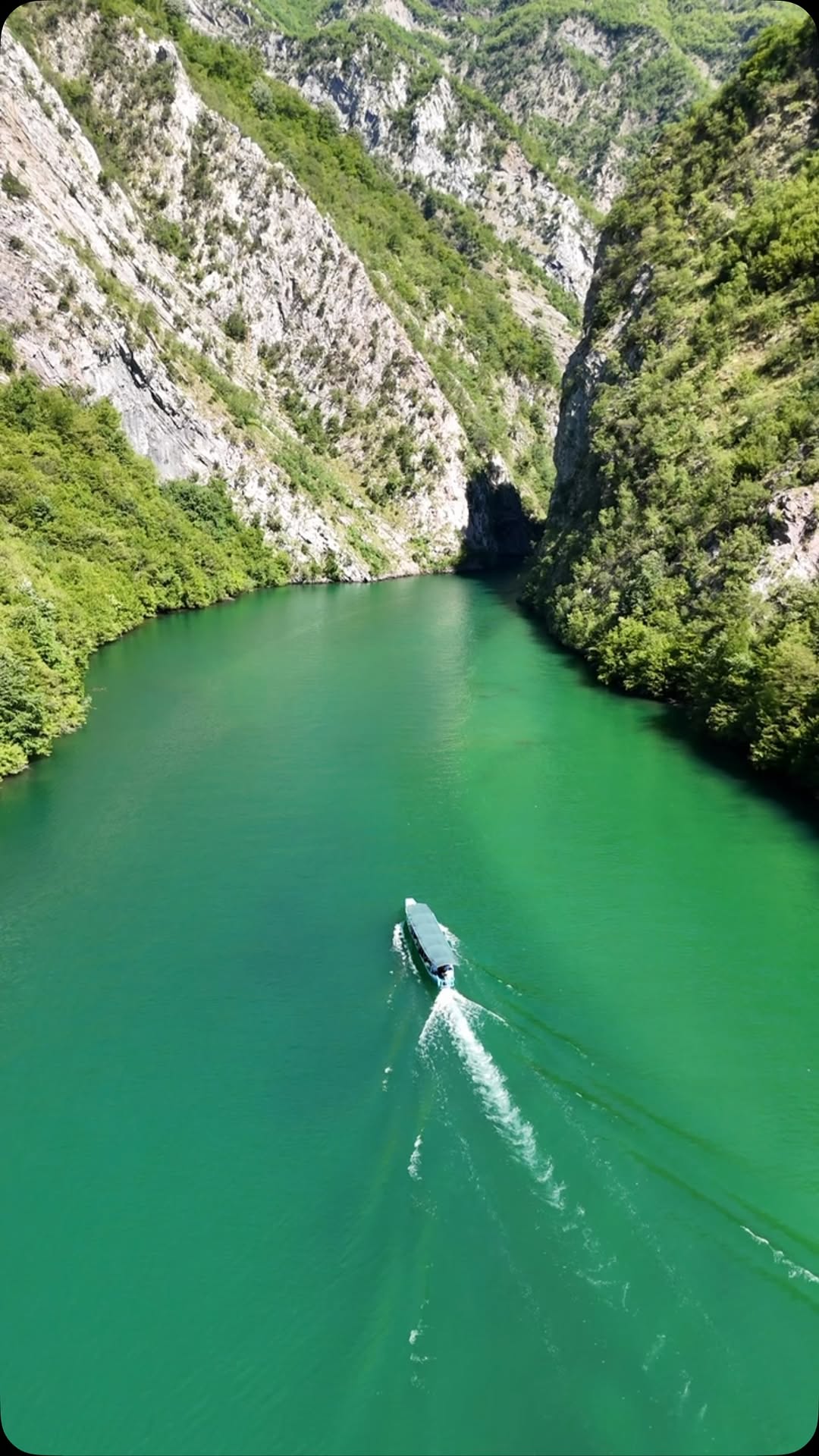 Eva Laroche I Conseils Voyage, Gjirokaster