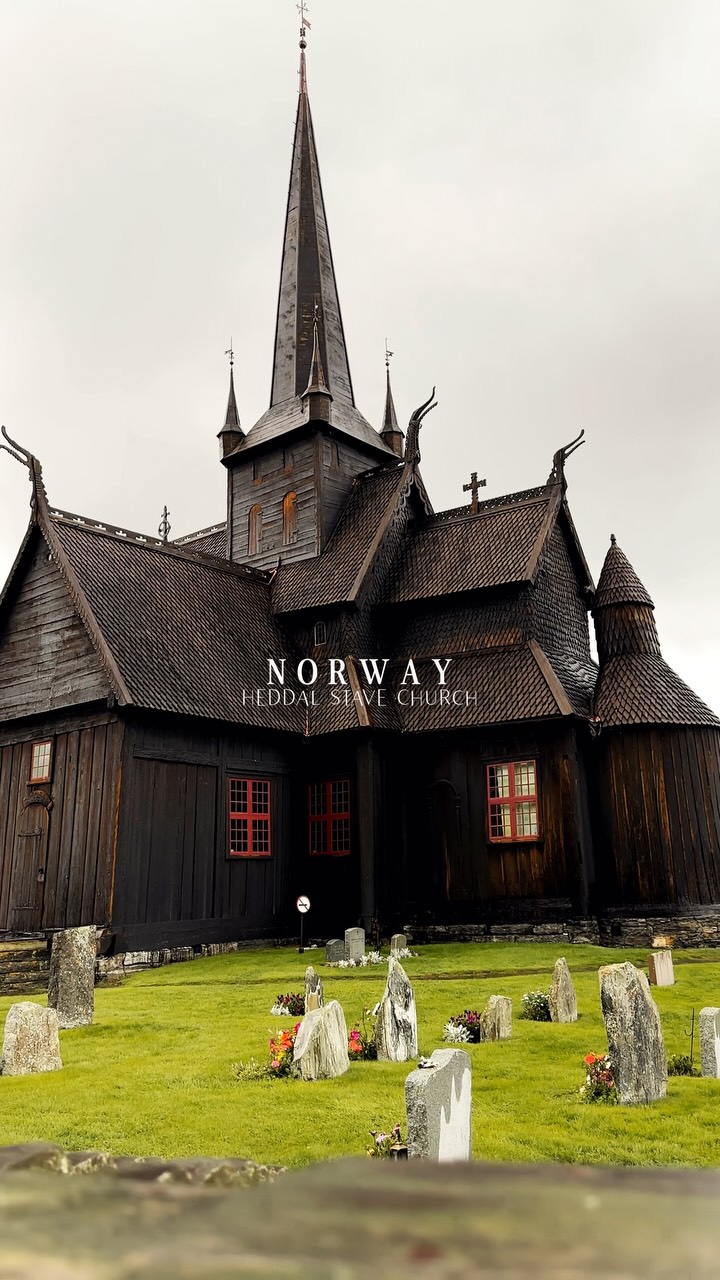 Fredrik & Carina | Travel Creators 🇳🇴, Lom stavkyrkje