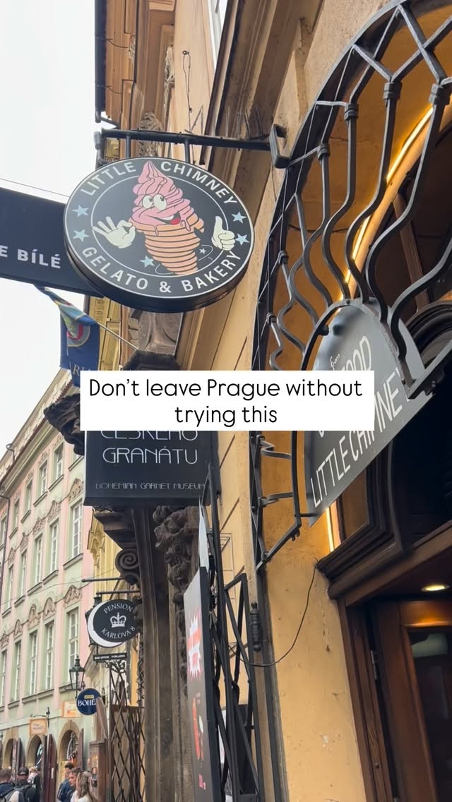 Hannah | Travel Tips & Itineraries, Charles Bridge