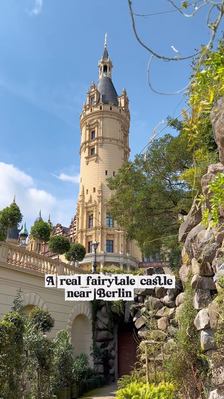 🧭 Explorer & Travel Lover 📍 Berlin & Beyond, Schwerin Castle
