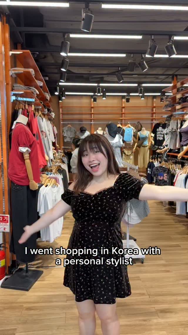 Mel, Myeongdong Night Market
