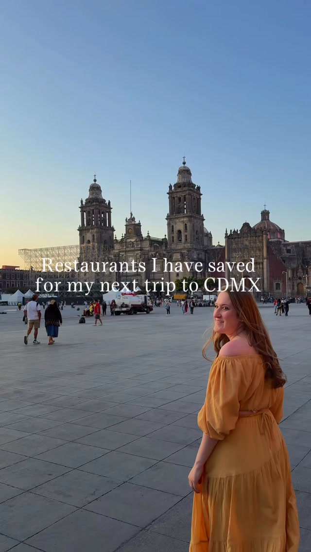 Rebecca | Travel Blogger & Photographer, Zócalo