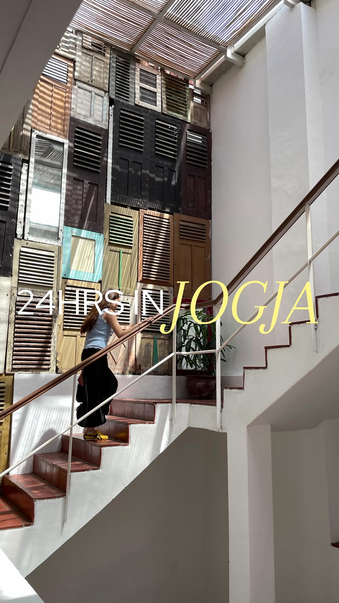 Difda Delsiona, Adhisthana Hotel