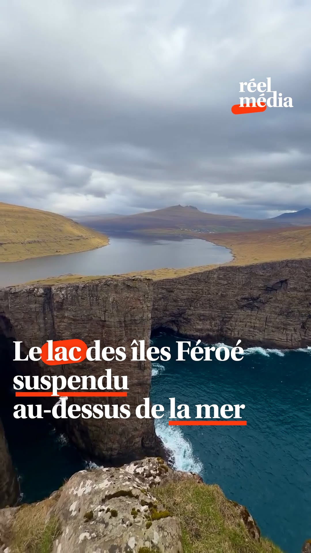 Réel média, Bøsdalafossur Waterfall