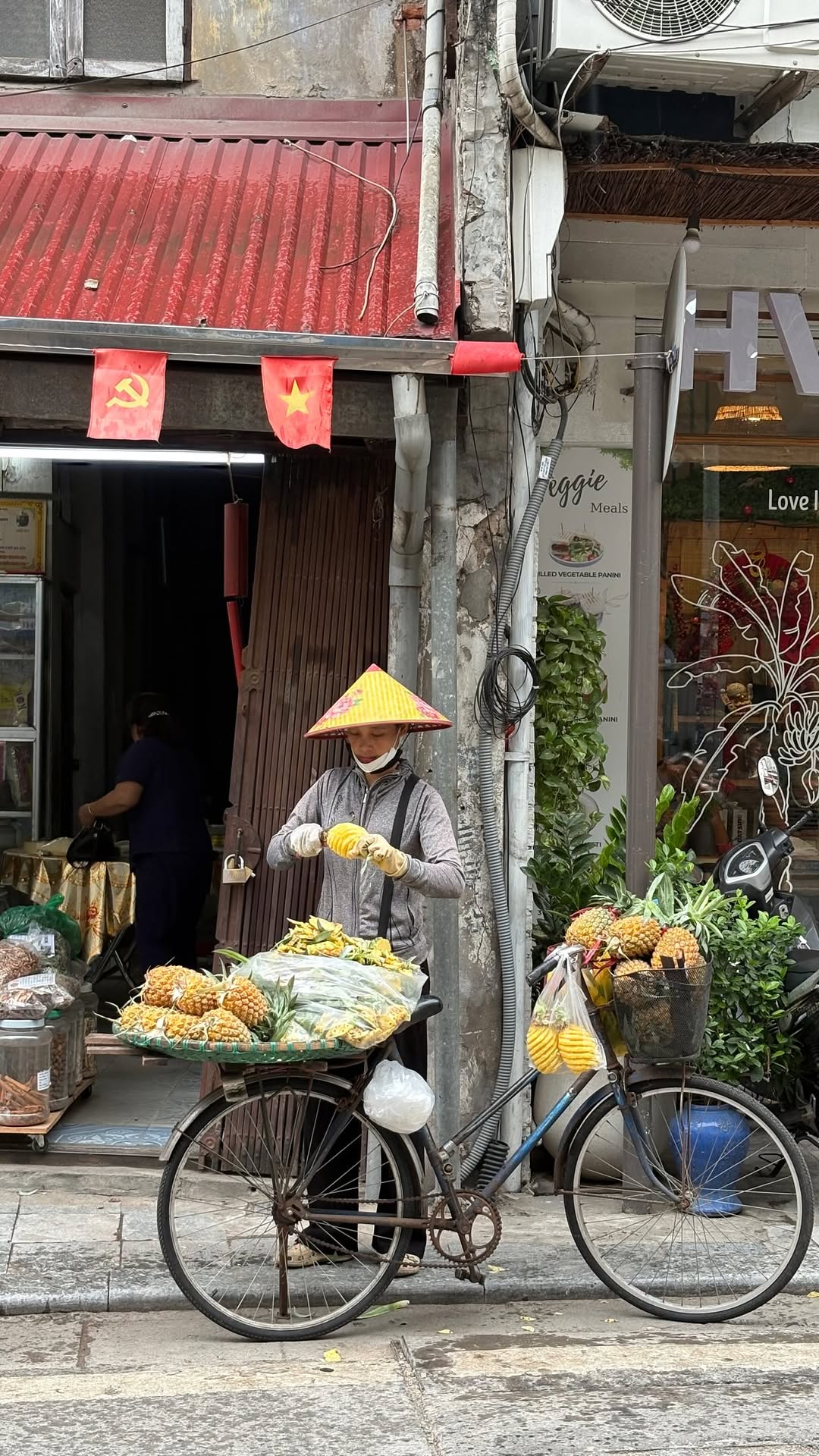 Bella, Old Quarter