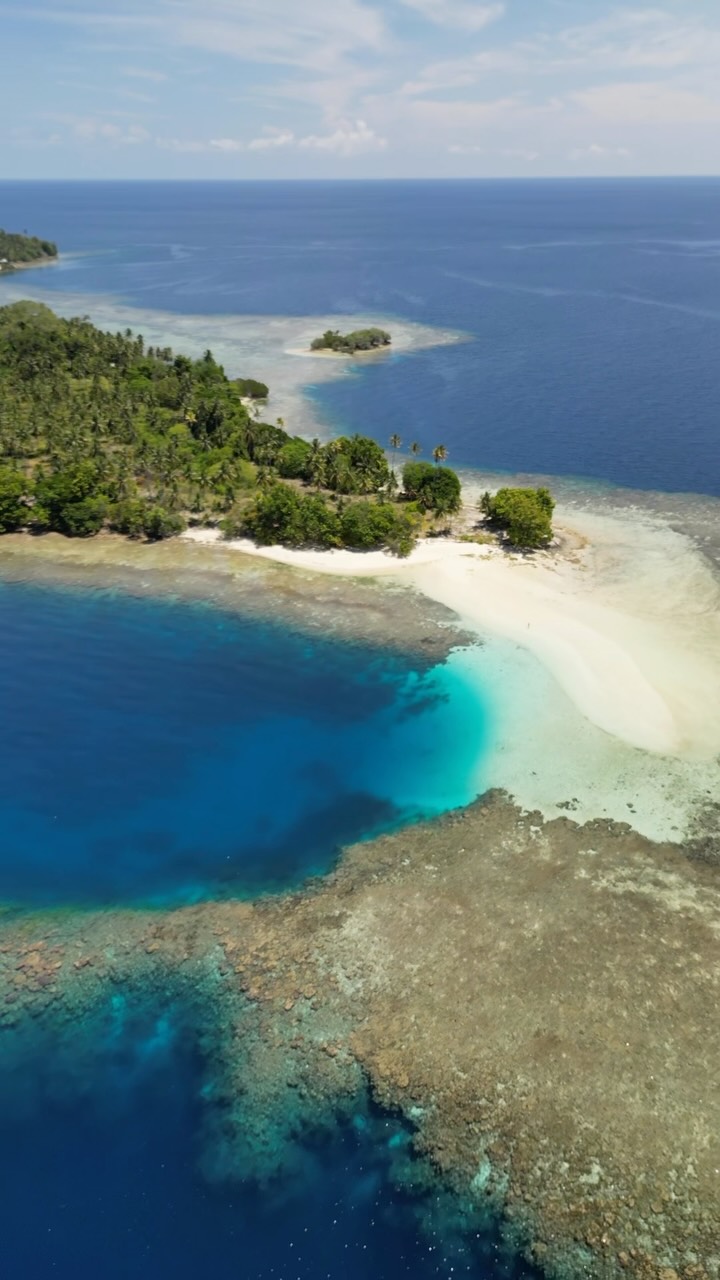 Romy | Travel blogger & Photographer, Banggai Islands Regency